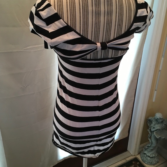 American Dream Black & White Top with Bow Tie Back - Picture 4 of 5